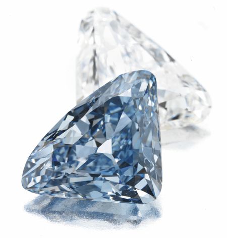 Синий и белый бриллианты